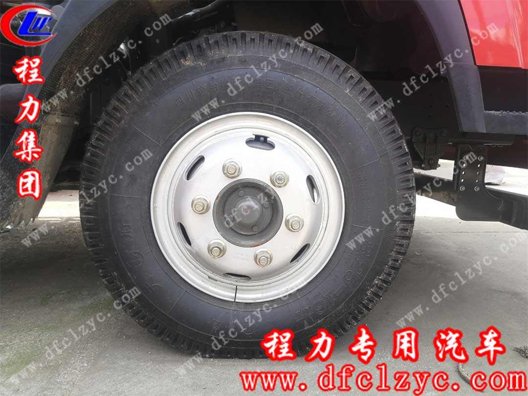湖北程力重汽王牌隨車(chē)吊輪胎細(xì)節(jié)圖