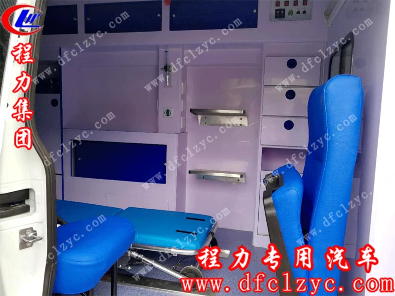國五福特新全順V362救護(hù)車（汽油版）細(xì)節(jié)
