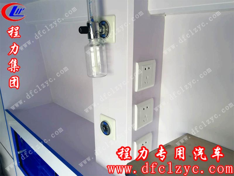 國五福特新全順V362救護(hù)車（汽油版）細(xì)節(jié)