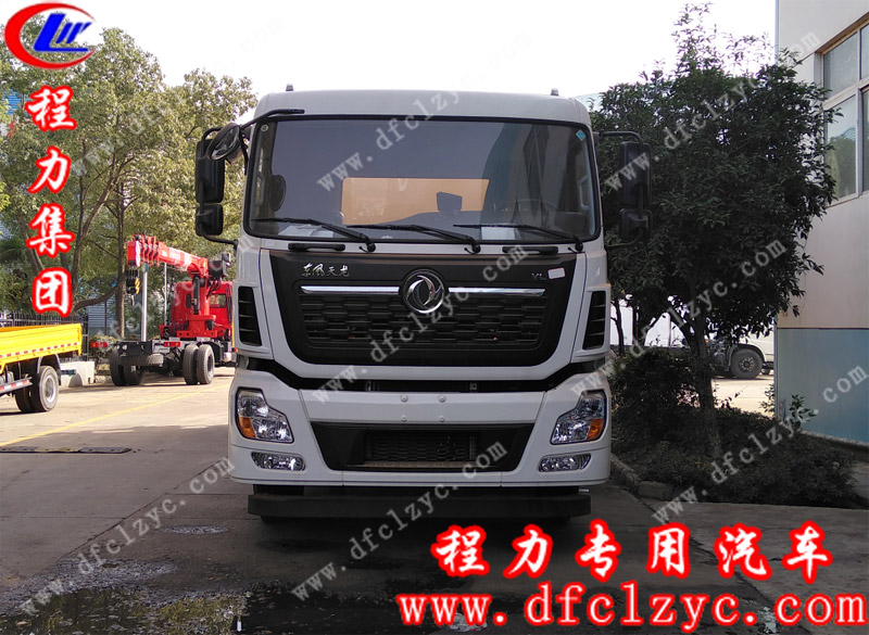 程力集團東風(fēng)天龍后雙橋清洗吸污車