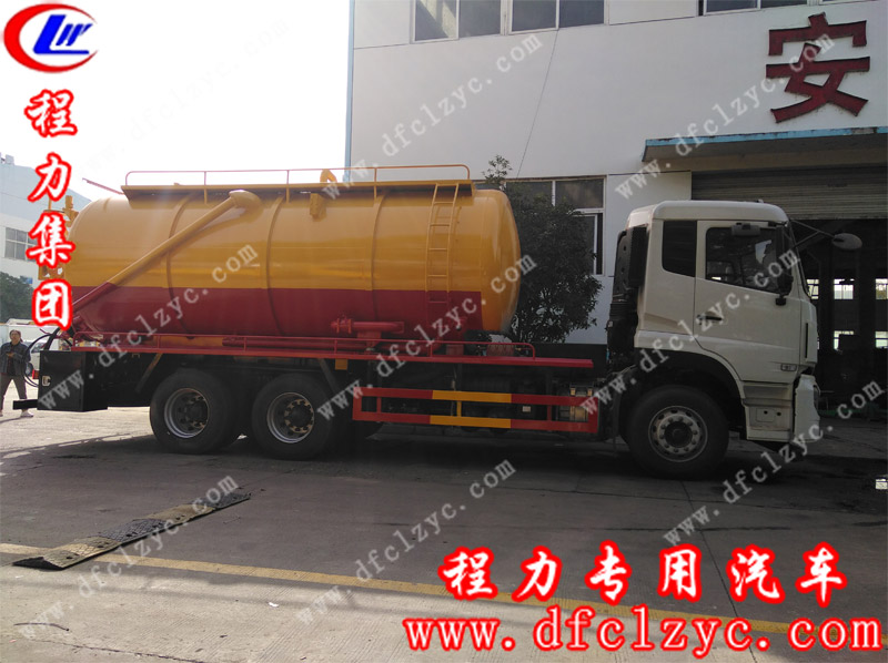 程力集團東風(fēng)天龍后雙橋清洗吸污車