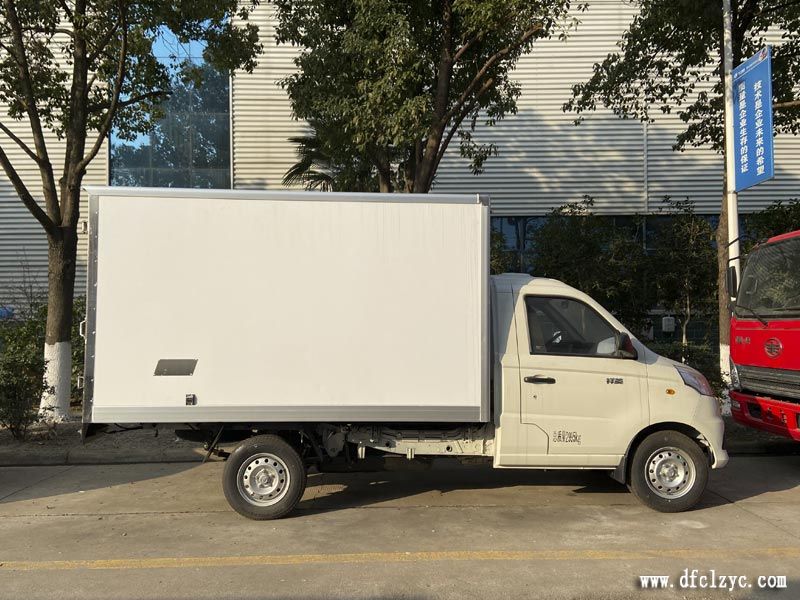 程力集團(tuán)國六福田祥菱冷藏車正右側(cè) 程力集團(tuán)國六福田祥菱冷藏車正右側(cè)