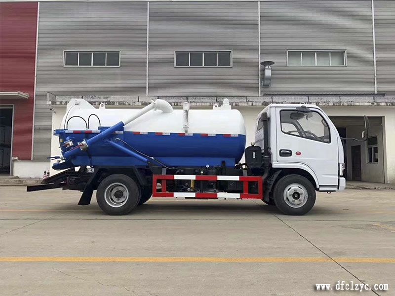 湖北程力集團4方東風小多利卡吸污車